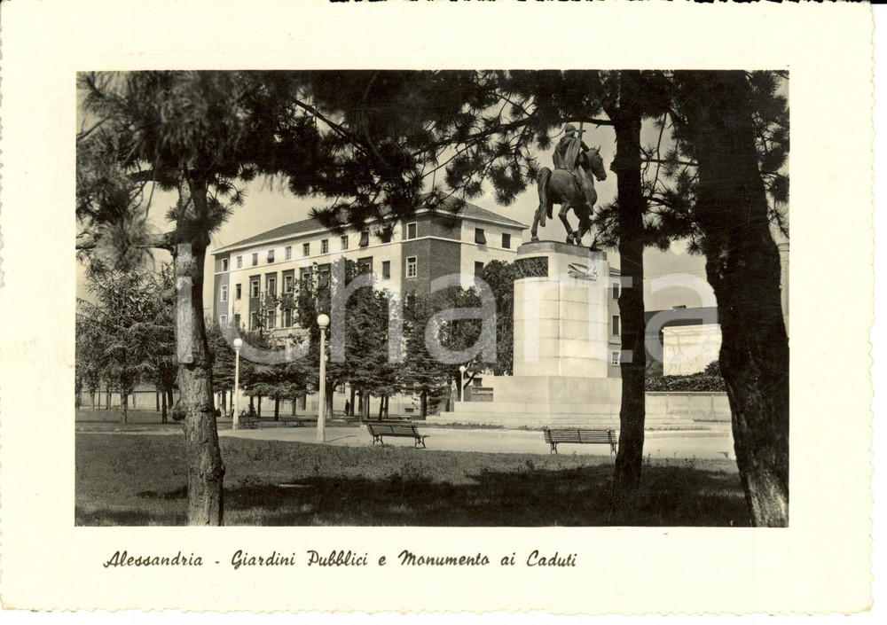 Cartolina originale da collezione 1950 ALESSANDRIA Giardini Pubblici e Monumento caduti Cartolina postale FG VG 1