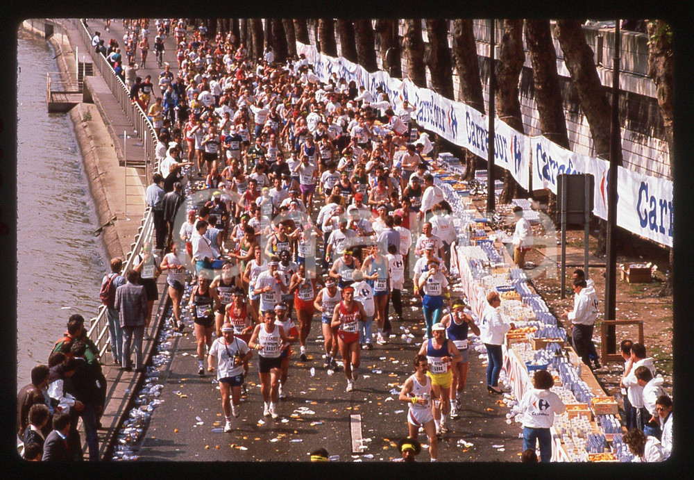 35mm vintage slide*1989 MARATHON DE PARIS Un momento della gara lungo la Senna 4