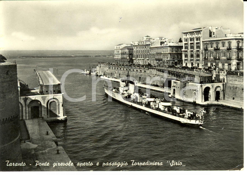 Cartolina originale da collezione 1950 ca TARANTO Ponte girevole aperto passaggio Torpediniera SIRIA FG VG 1