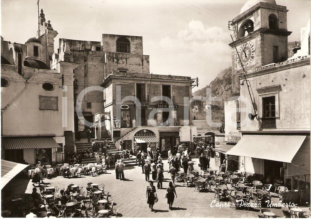 Cartolina originale da collezione 1955 ca CAPRI NA Piazza Umberto Insegna PERUGINA Animata Cartolina FG NV 1