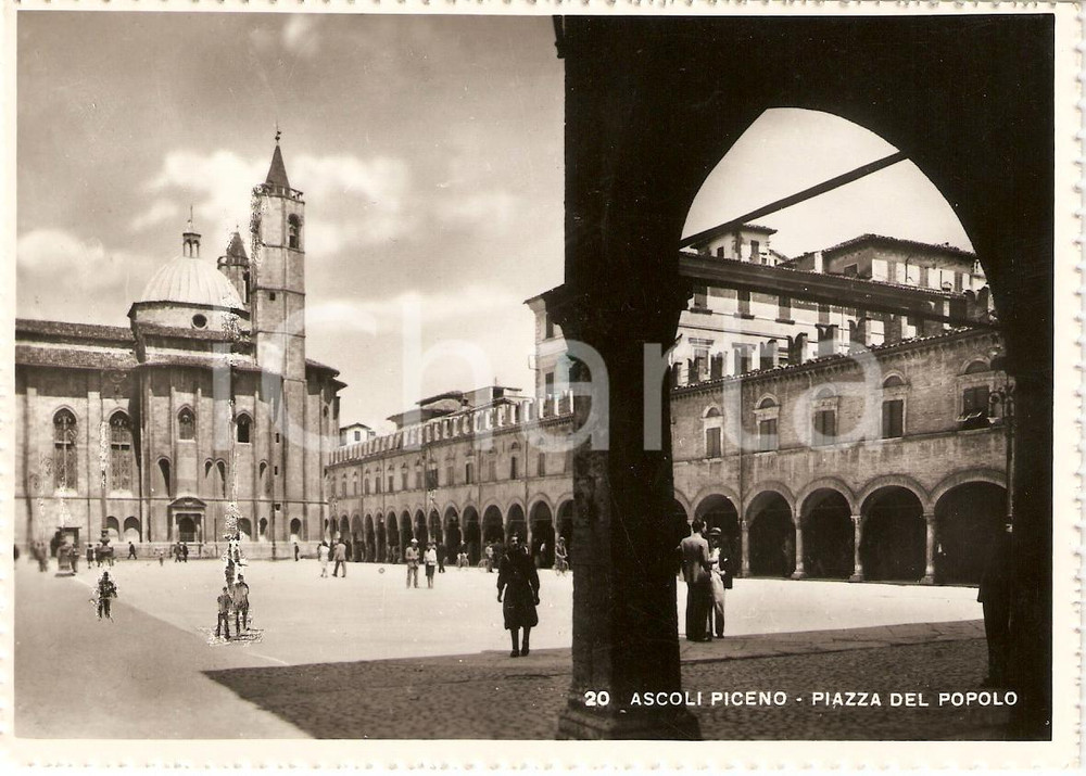 Cartolina originale da collezione 1949 ASCOLI PICENO Piazza del Popolo ANIMATA con FOTOMONTAGGIO Cartolina FG VG 1
