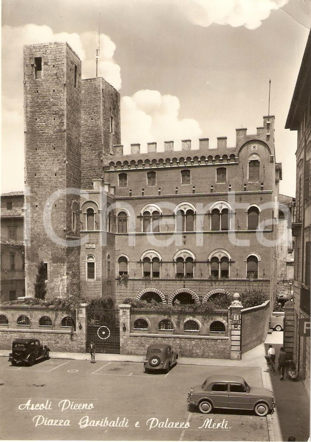 Cartolina originale da collezione 1955 ca ASCOLI PICENO Piazza Garibaldi e Palazzo MERLI Animata *Cartolina FG NV 1