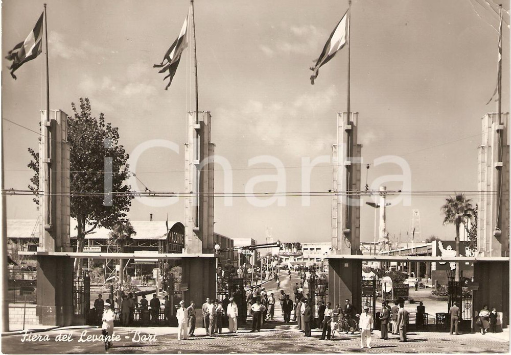 Cartolina originale da collezione 1952 BARI Scorcio panoramico FIERA DEL LEVANTE Animata Cartolina FG VG 1