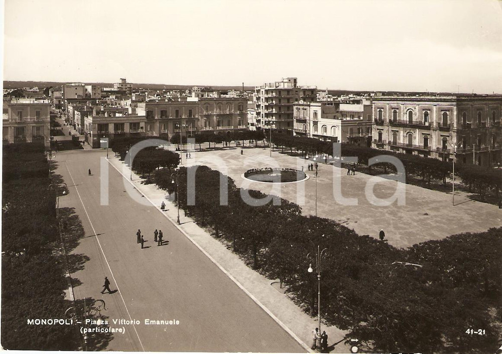 Cartolina originale da collezione 1961 MONOPOLI BA Panorama Piazza VITTORIO EMANUELE Animata Cartolina FG VG 1