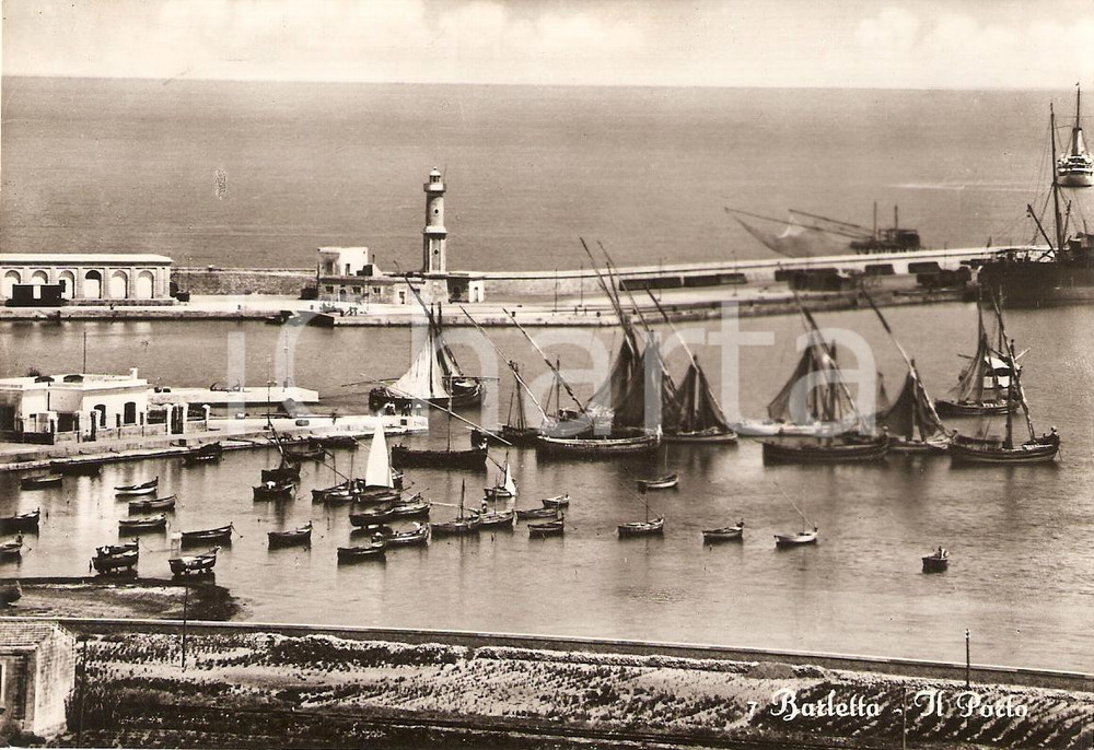 Cartolina originale da collezione 1956 BARLETTA BA Scorcio panoramico del PORTO Cartolina FG VG 1