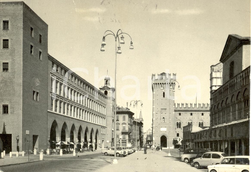 Cartolina originale da collezione 1955 ca FERRARA Piazza Trento e Trieste, FIAT 600 *Cartolina animata FG VG 1