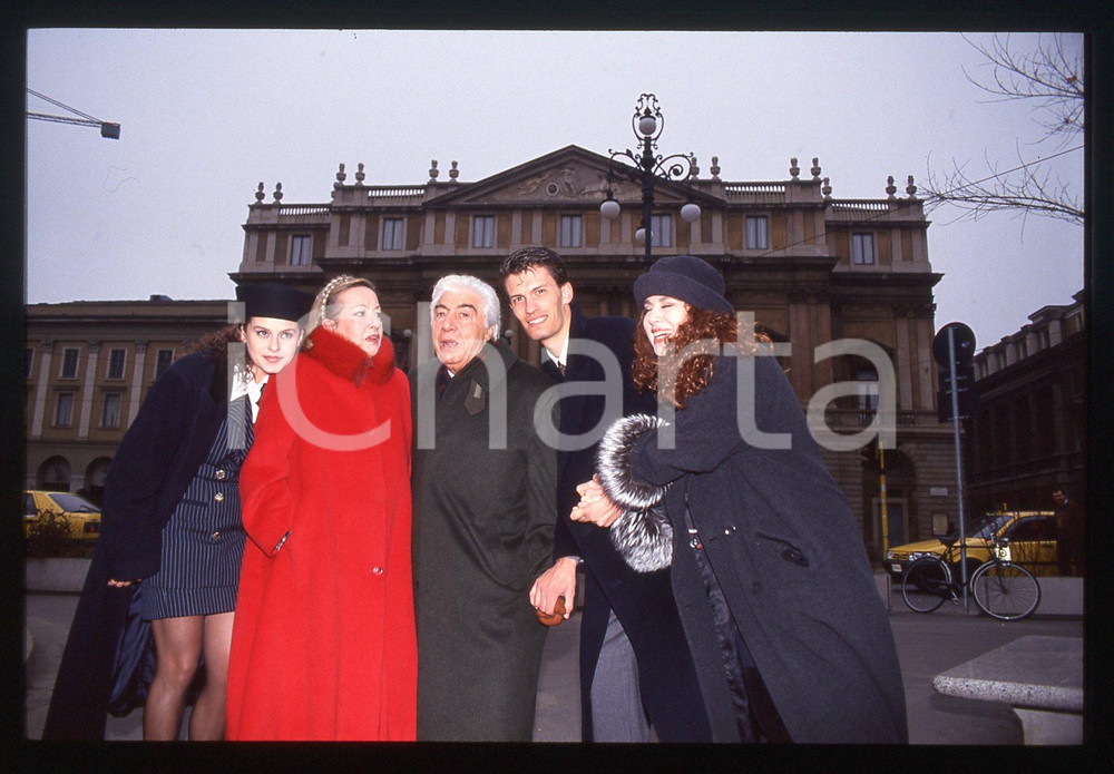 35mm vintage slide* 1992 MILANO Gino BRAMIERI e cast FOTO DI GRUPPO CON GATTO 5