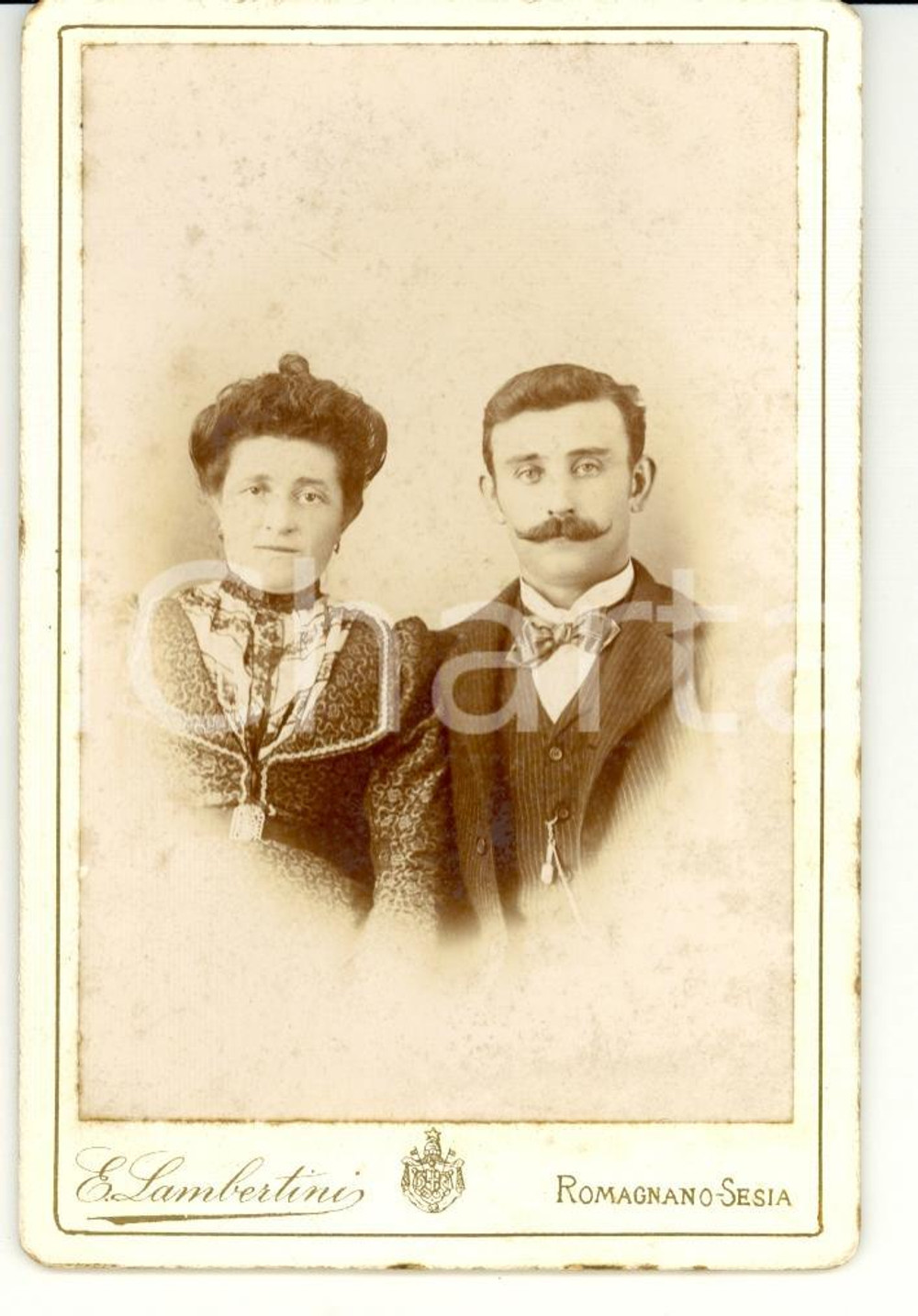Fotografia d'epoca originale 1880 ROMAGNANO SESIA (NO) Coppia di sposi Foto E. LAMBERTINI 1
