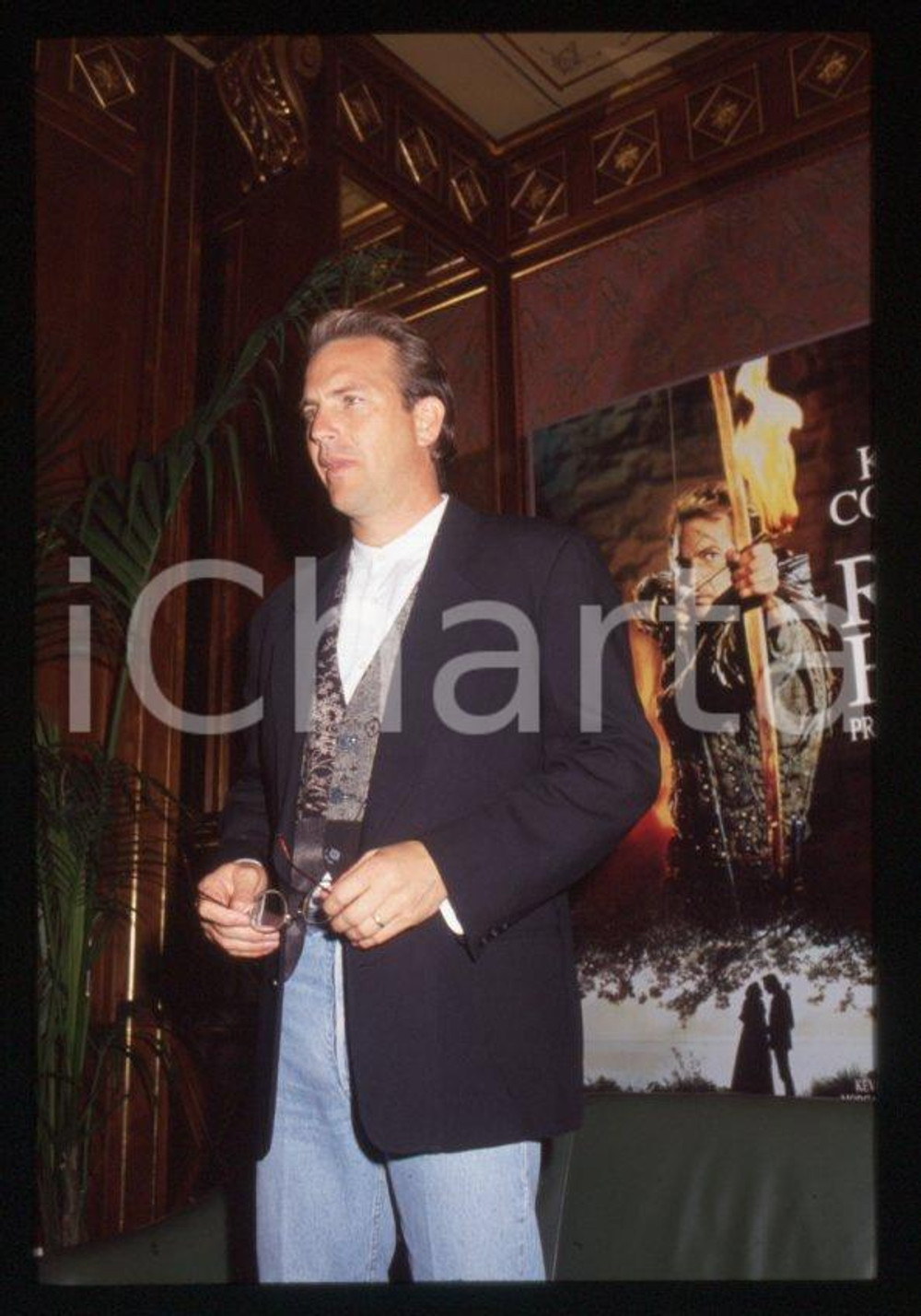 Fotografia d epoca originale Kevin COSTNER  ITALIA 1991 Presentazione Robin Hood 35 mm vintage slide 12 1