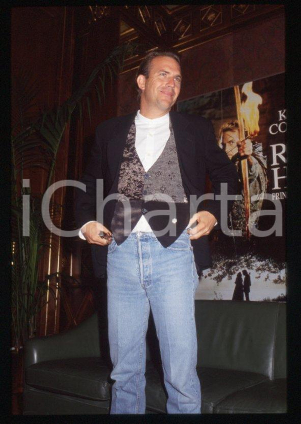 Fotografia d epoca originale Kevin COSTNER  ITALIA 1991 Presentazione Robin Hood 35 mm vintage slide 13 1