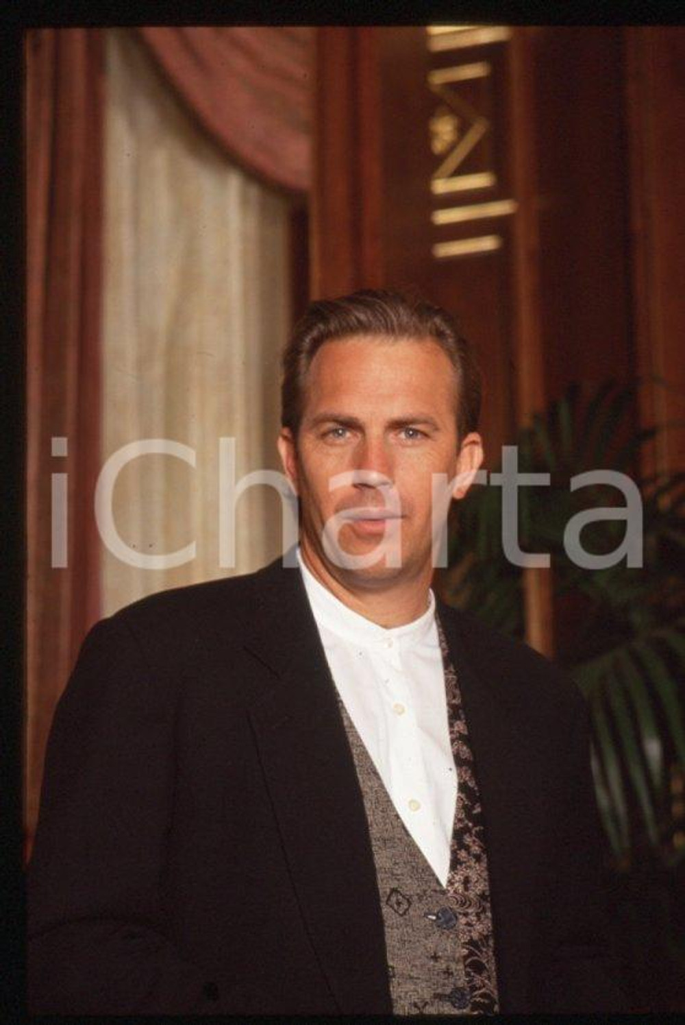Fotografia d epoca originale Kevin COSTNER  ITALIA 1991 Presentazione Robin Hood 35 mm vintage slide 20 1