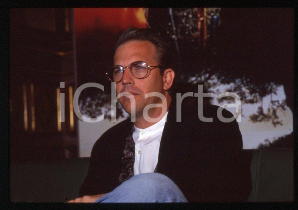 Fotografia d epoca originale Kevin COSTNER  ITALIA 1991 Presentazione Robin Hood 35 mm vintage slide 29 1