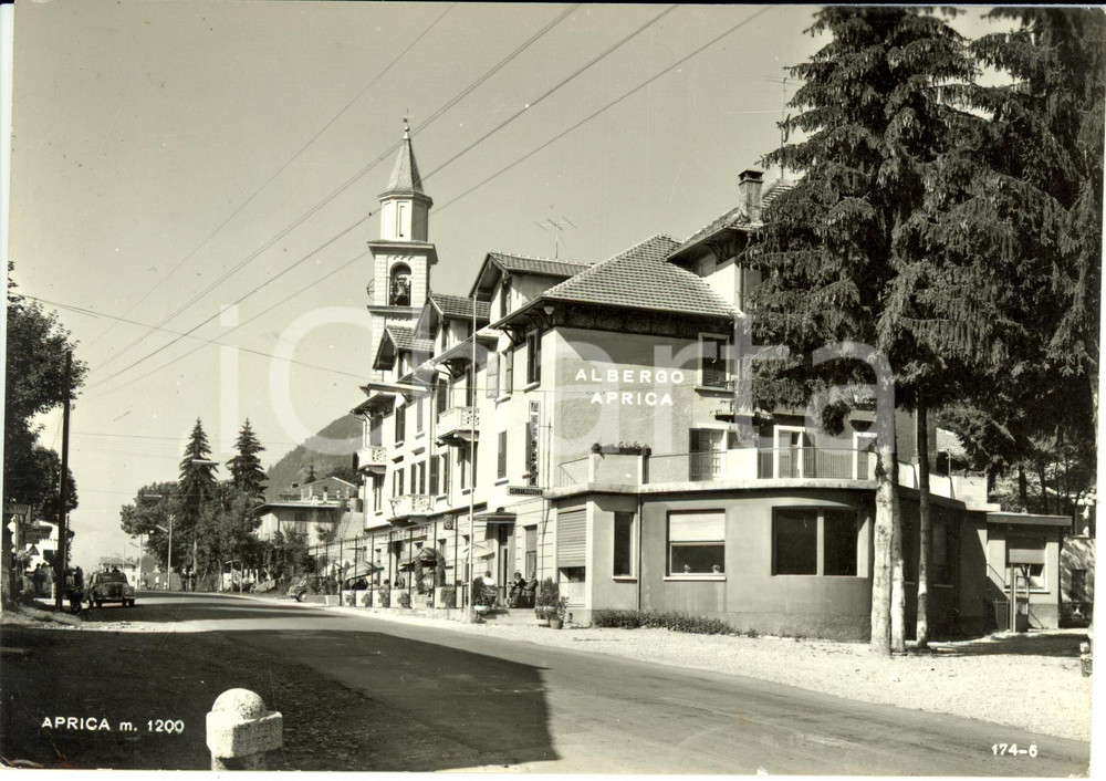 Cartolina originale da collezione 1959 APRICA SO L albergo APRICA con chiesa parrocchiale ANIMATA FG VG 1
