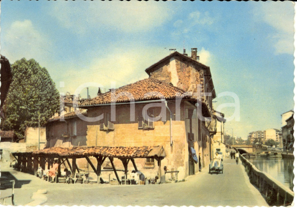 Cartolina originale da collezione 1960 ca MILANO Antico vicolo dei LAVANDAI su NAVIGLIO GRANDE Animata FG NV 1