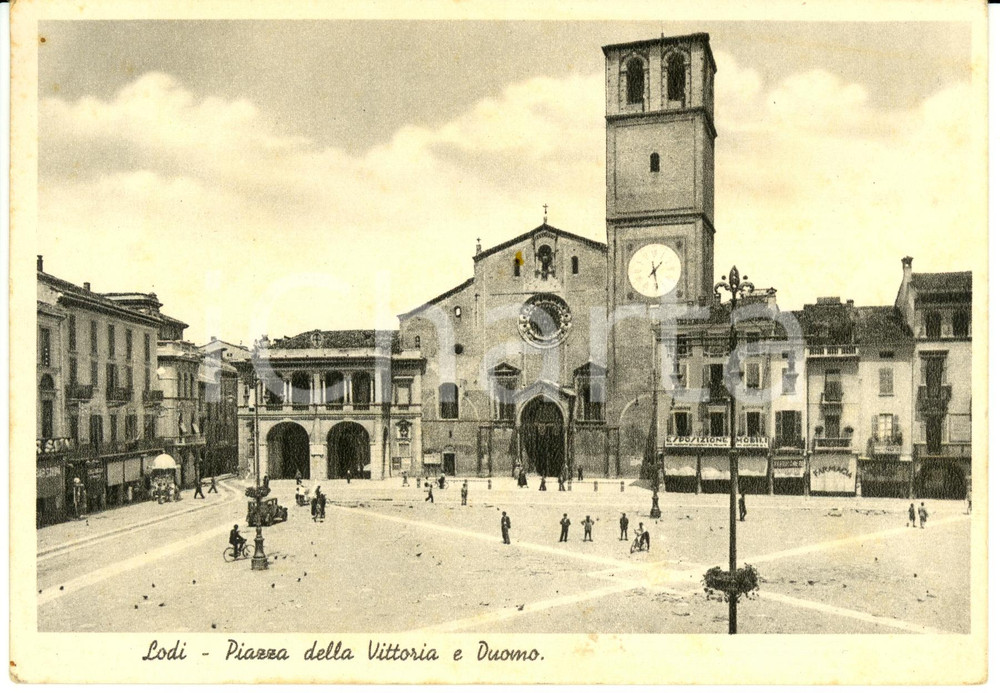 Cartolina originale da collezione 1935 LODI Piazza VITTORIA con il Duomo Cartolina postale FG VG 1