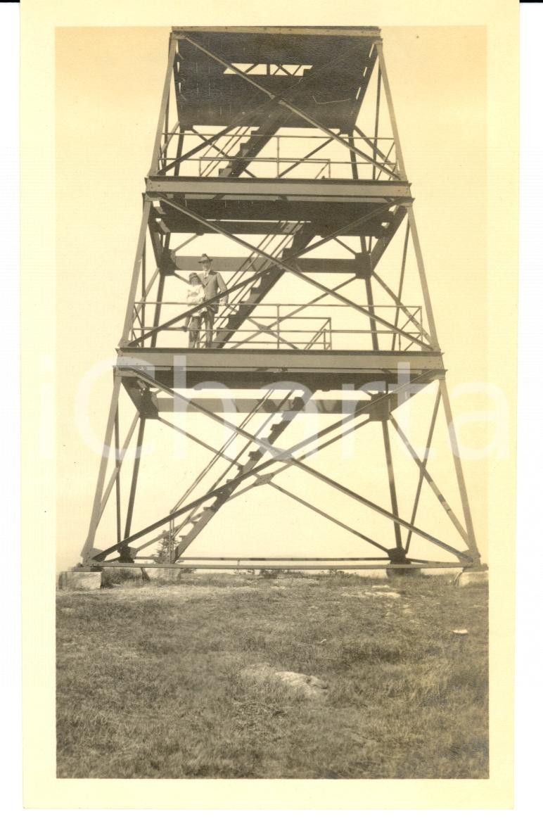 Fotografia d'epoca originale 1913 MOUNT GREYLOCK (USA) Two people on the tower Photo 1