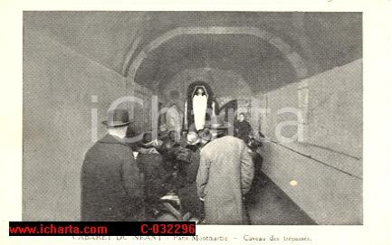 Cartolina originale da collezione 1930 ca PARIS Montmartre Cabaret du Néant Caveau des Trépassés FP 1