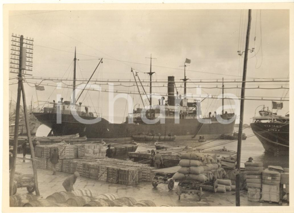 Fotografia d epoca originale 1935 ca BALCANI Porto con navi mercantili  Foto ANIMATA 13x9 cm 1
