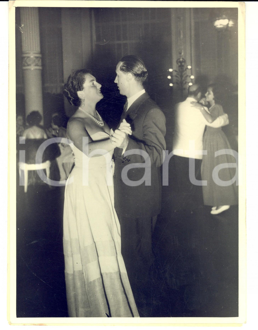 Fotografia d'epoca originale 1960 ca BIARRITZ (F) Nobili al ballo durante una cena di gala *Fotografia 1
