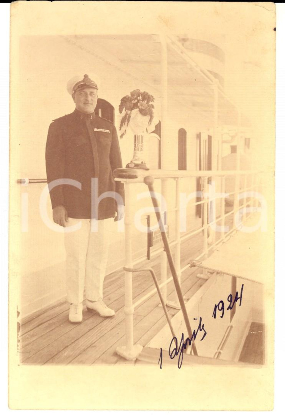 Fotografia d'epoca originale 1924 REGIA MARINA Ufficiale in posa sul ponte di una nave *Fotografia FP 1
