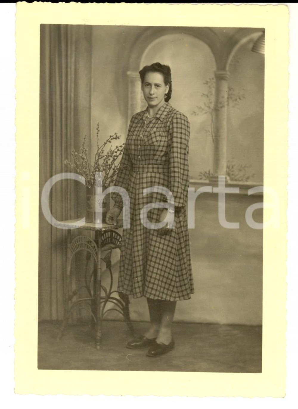 Fotografia d'epoca originale 1940 ca CLES (TN) Ritratto di donna con abito a quadretti *Foto GOZZALDI 1