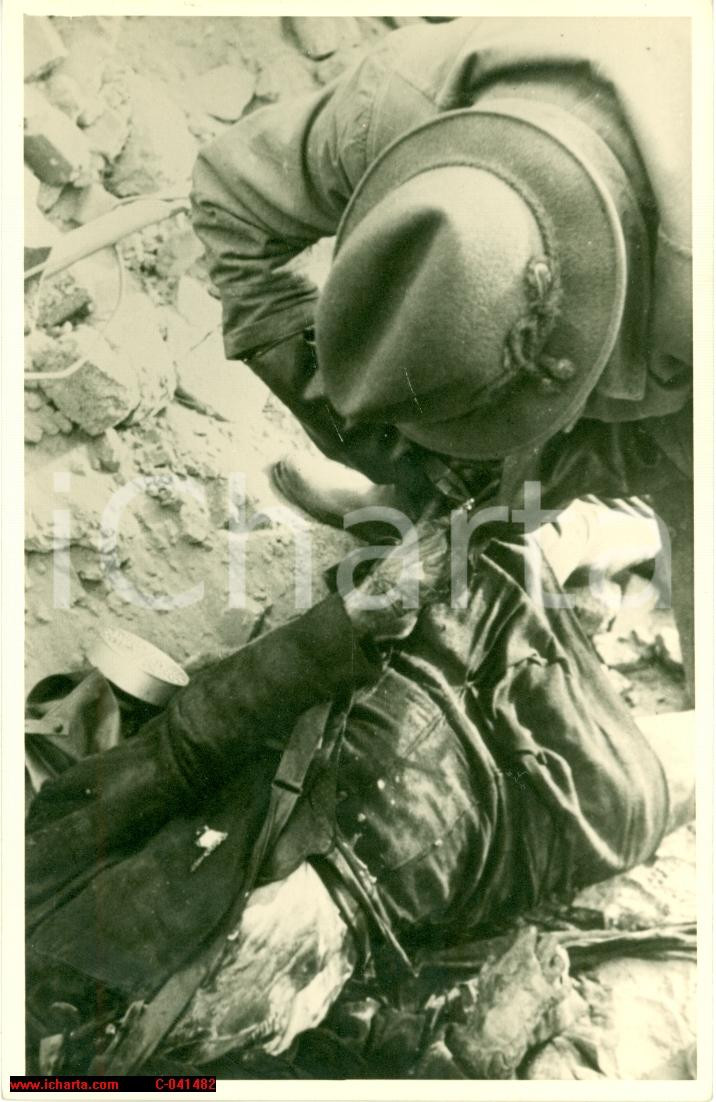 Cartolina originale da collezione 1945 DRESDA (DE) Recupero delle vittime da macerie FP 1