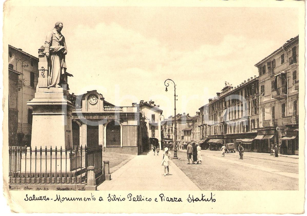 Cartolina originale da collezione 1934 SALUZZO CN Monumento a Silvio Pellico PIAZZA STATUTO Animata FG NV 1