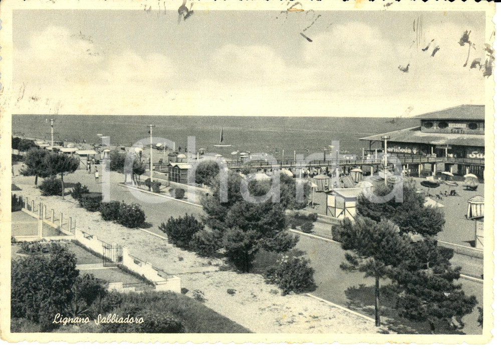 Cartolina originale da collezione 1954 LIGNANO SABBIADORO UD Scorcio spiaggia con Bar SARTI Cartolina FG VG 1