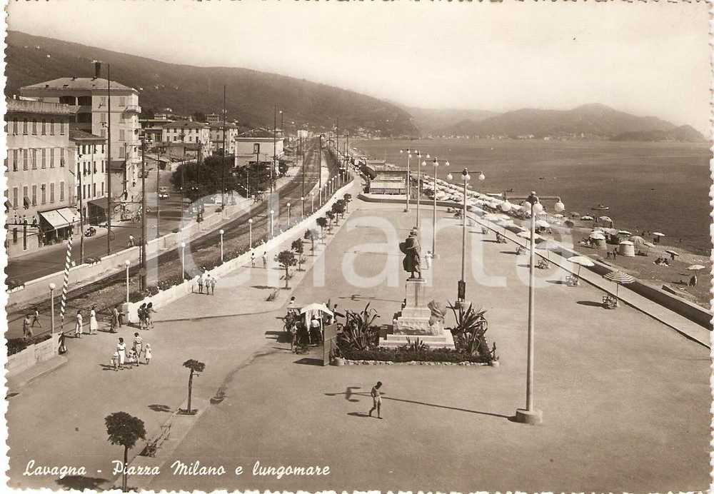 Cartolina originale da collezione 1952 LAVAGNA GE Panorama Piazza MILANO Lungomare ANIMATA Cartolina FG VG 1