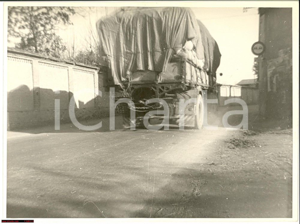 Fotografia d epoca originale 1960 TORRE BERETTI PV attraversamento camion MARETTI 1