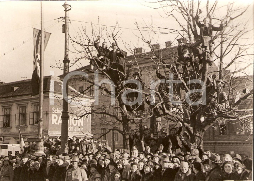 Fotografia d'epoca originale 1938 VIENNA Folla per trionfale ingresso Adolf HITLER 1