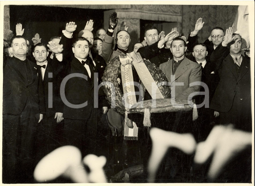 Fotografia d'epoca originale 1936 MILANO Ginnasti tedeschi cripta caduti fascisti 1