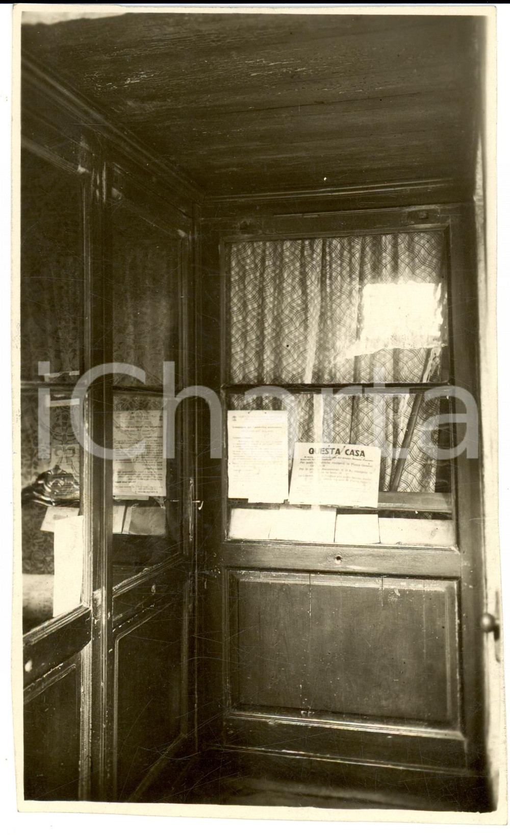 Fotografia d epoca originale 1938 MILANO Affissione provvedimenti per l igiene delle portinerie Fotografia 1