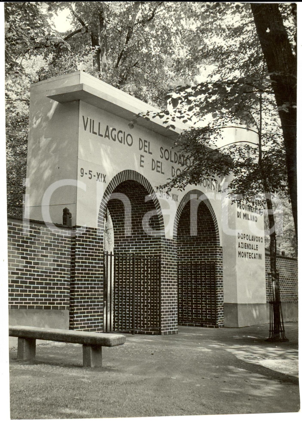 Fotografia d epoca originale 1941 MILANO WWII Dopolavoro Aziendale MONTECATINI Ingresso Villaggio del Soldato 1