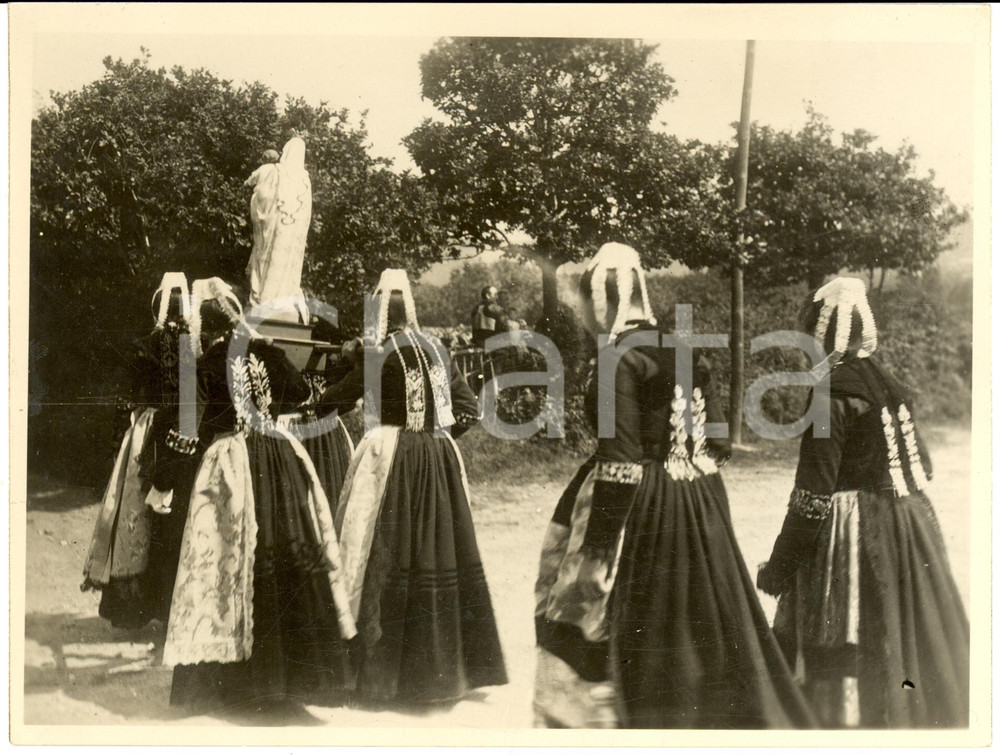 Fotografia d epoca originale 1935 ca BRETAGNA F Processione religiosa in costume tradizionale Fotografia 1