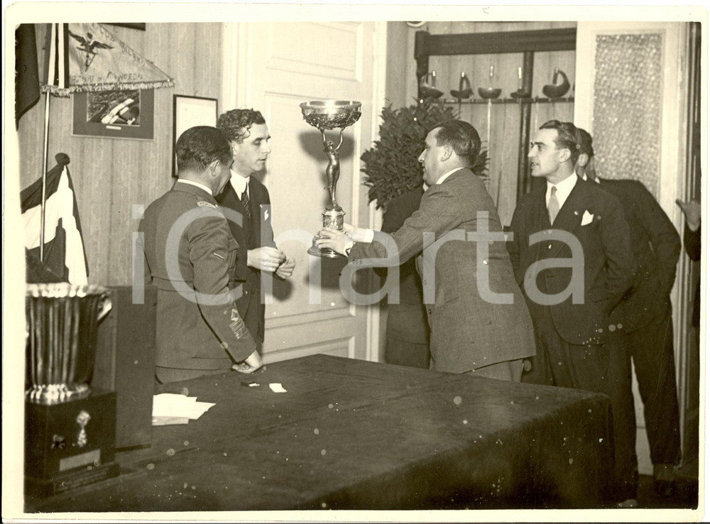 Fotografia d epoca originale 1931 MILANO Gruppo Aviazione PANAUTI Consegna Coppa d Italia Fotografia 1