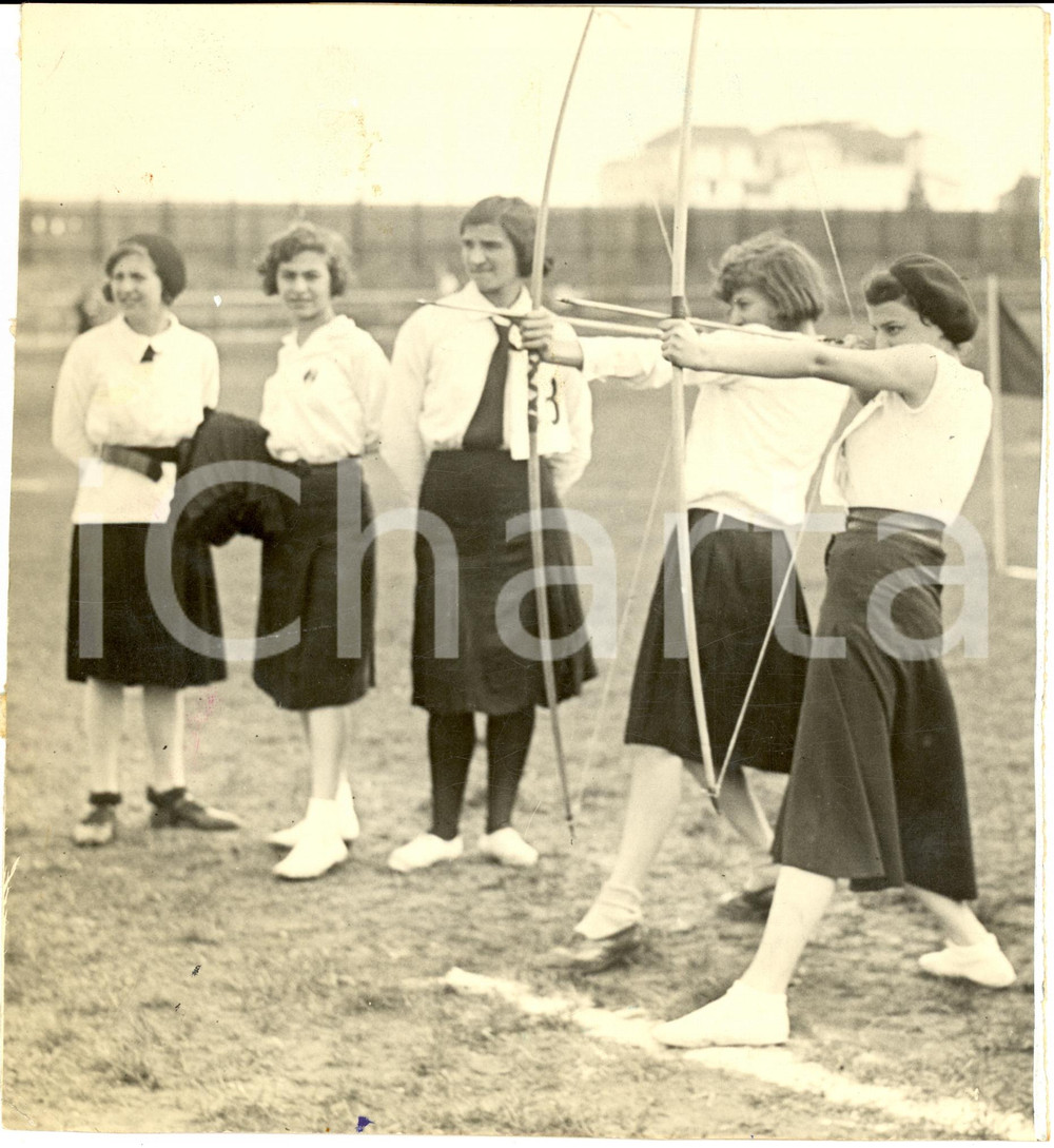 Fotografia d epoca originale 1932 MILANO Gare tiro con l arco femminile al Campo GIURIATI Fotografia 1