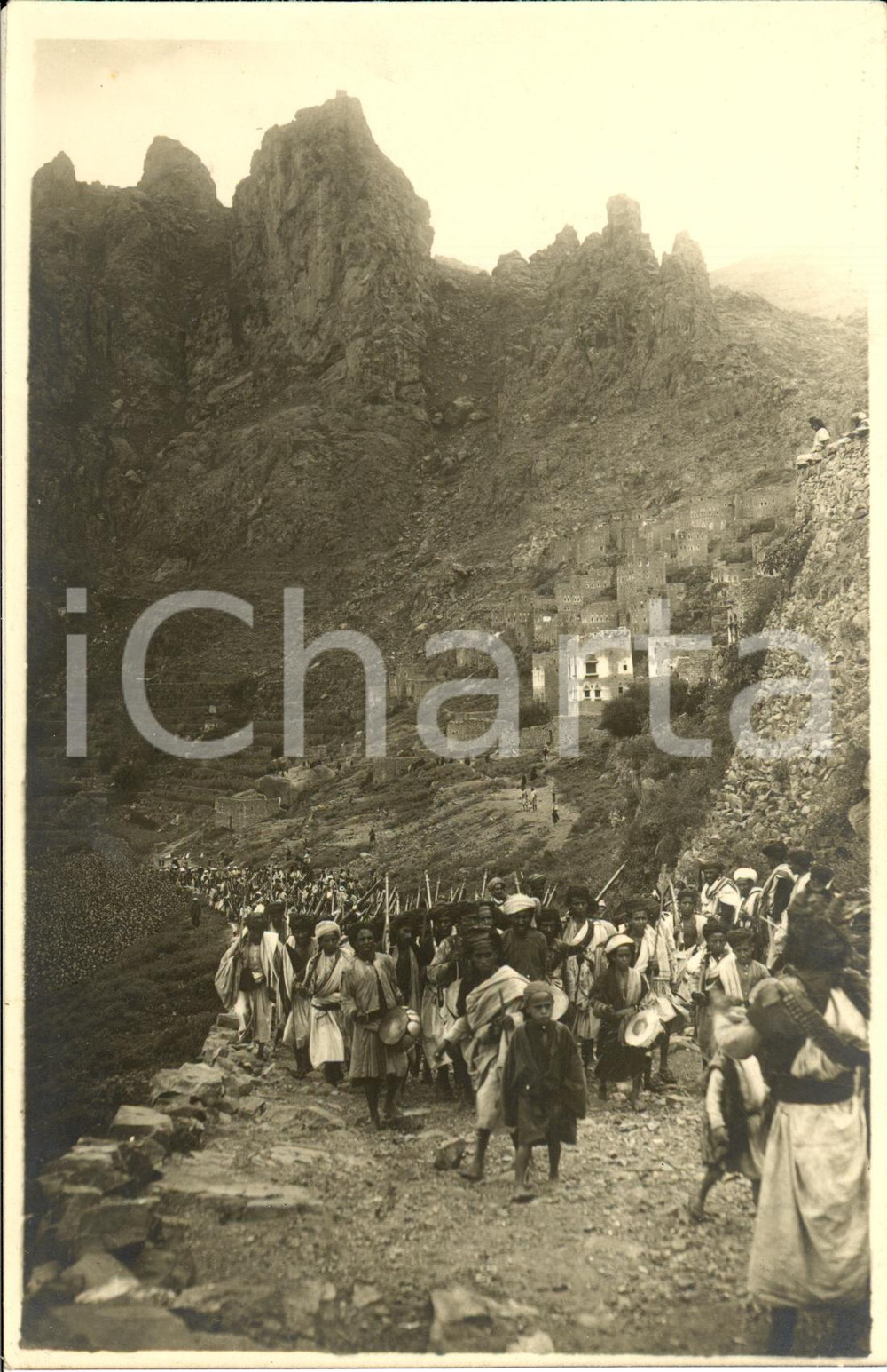 Fotografia d epoca originale 1935 ca ERITREA Corteo del governatore italiano marcia tra i monti Foto 9x14 1