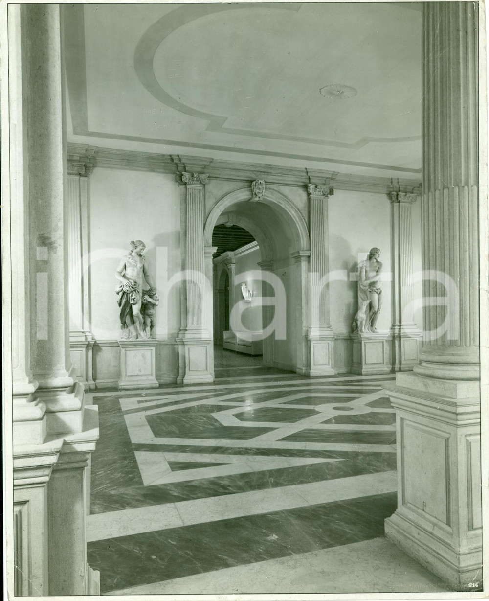 Fotografia d epoca originale 1935 ca ROMA Atrio d ingresso di Palazzo GIUSTINIANI Vera fotografia DANNEGGIATA 1