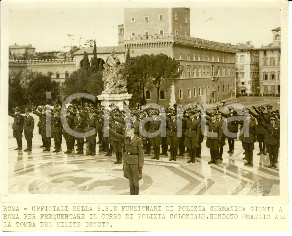 Fotografia d epoca originale 1940 ROMA Ufficiali SS e Polizia Germanica rendono omaggio al Milite Ignoto Foto 1