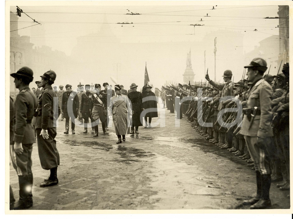 Fotografia d epoca originale 1936 TORINO Piazza CASTELLO Generale TUA passa in rivista Avanguardisti Foto 1