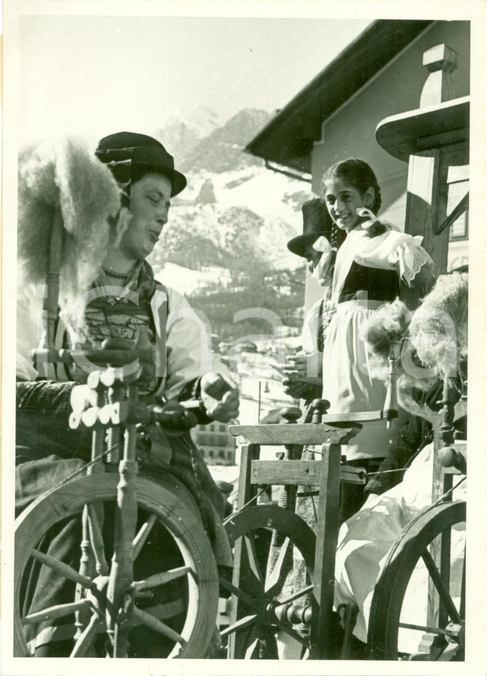 Fotografia d epoca originale 1939 CORTINA D AMPEZZO BL Carri allegorici a Corsa Sestieri per carnevale FOTO 1