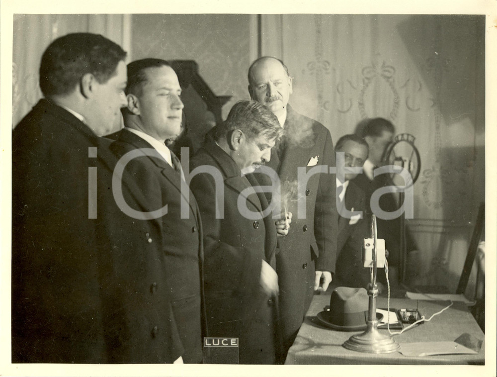 Fotografia d epoca originale 1935 STRESA Pierre LAVAL PierreEtienne FLANDIN alla radio fronte di STRESA Foto 1