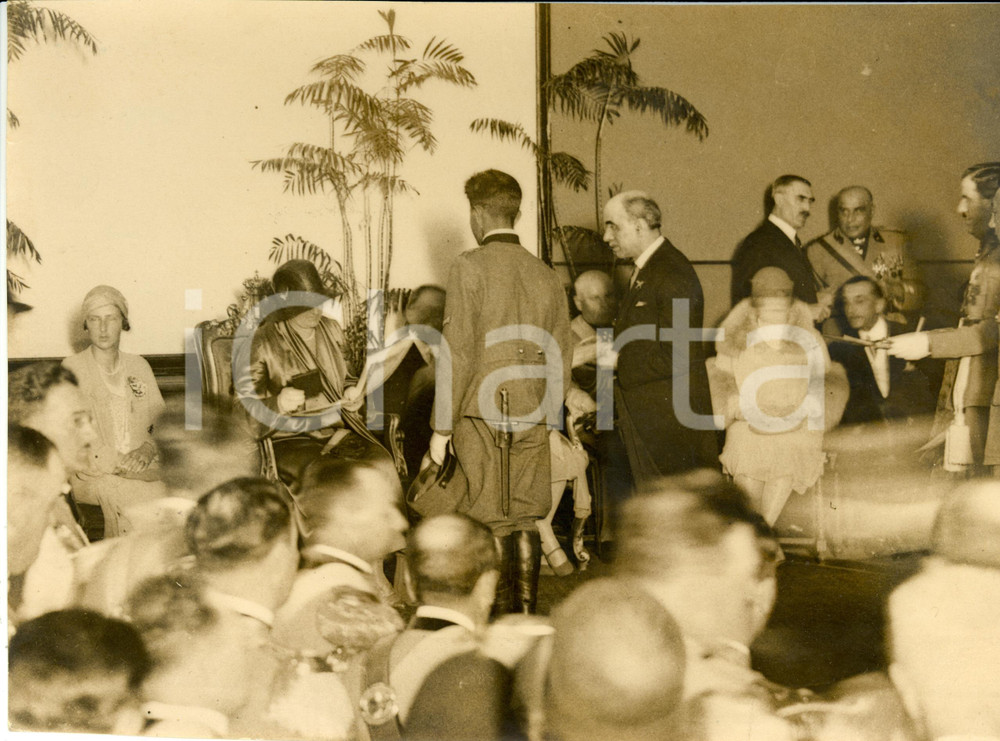 Fotografia d epoca originale 1930 ca ROMA Festa STATUTO COLLEGIO ROMANO regina premia soldati  Fotografia 1