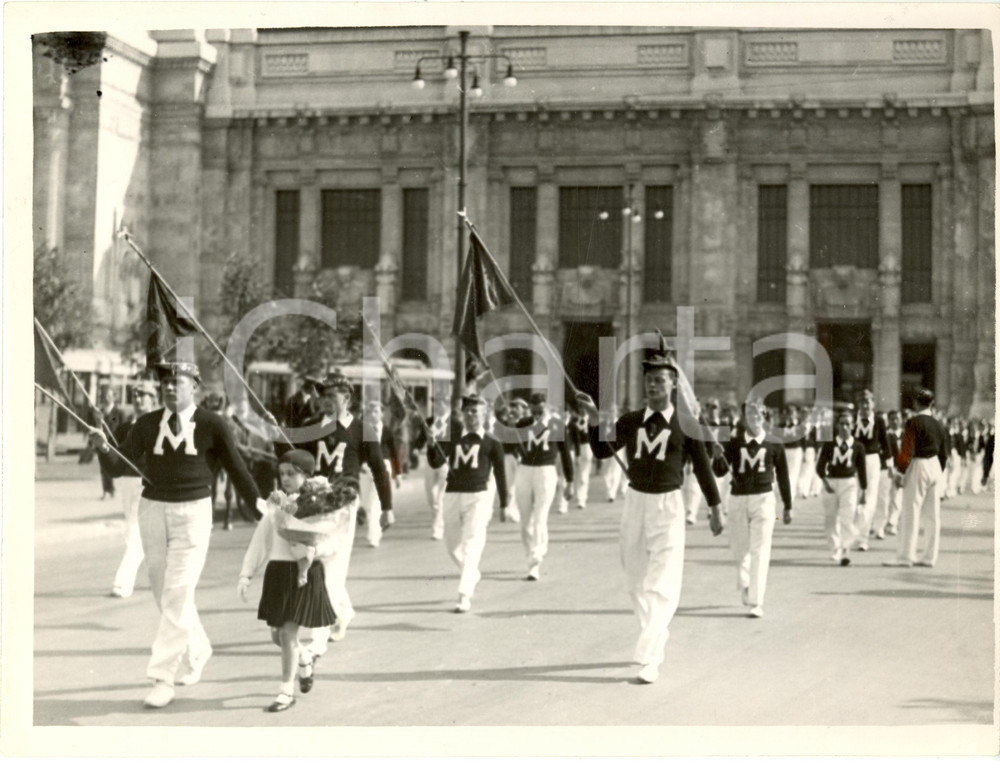Fotografia d epoca originale 1934 MILANO GUF Il rientro dei vincitori dai LITTORIALI dello sport Fotografia 1