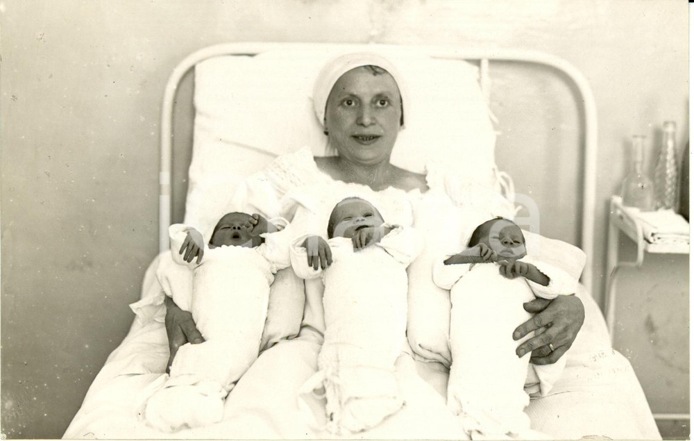 Fotografia d epoca originale 1938 ANCONA MATERNITA  Argia ONOFRI D ALPINI e tre figli neonati Fotografia 1
