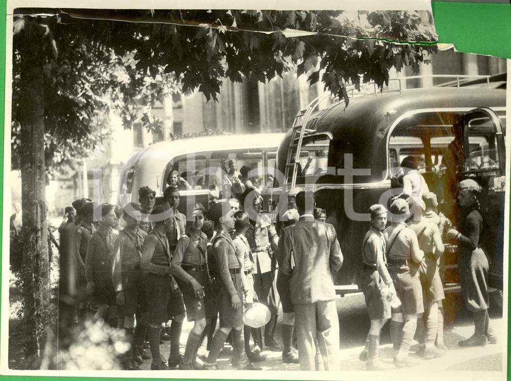 Fotografia d epoca originale 1936 MILANO Figli di italiani in AMERICA vanno a scuola su torpedoni DANNEGGIATA 1