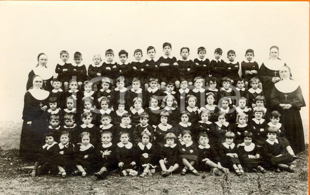 Fotografia d epoca originale 1936 MILANO ? Foto di gruppo alunni classe prima elementare mista con le suore 1