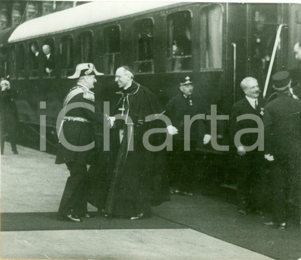Fotografia d epoca originale 1938 BUDAPEST HU Reggente Miklos HORTHY accoglie Card Eugenio PACELLI al treno 1
