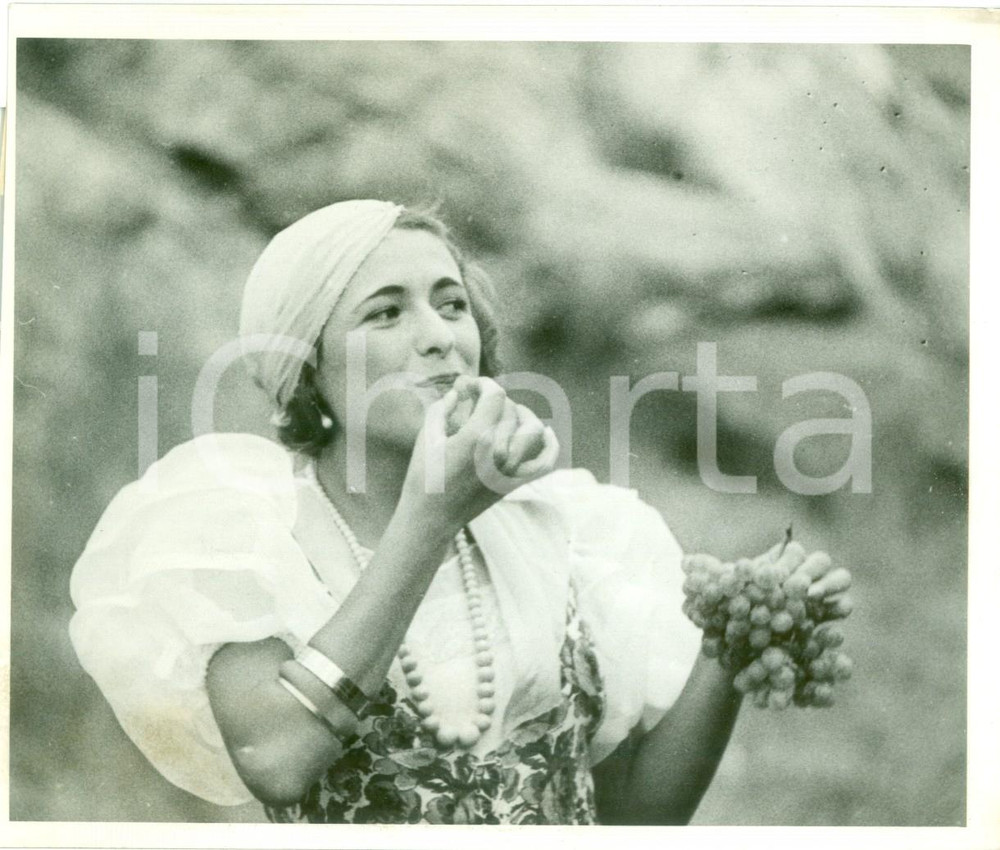 Fotografia d epoca originale 1933 PORTOFERRAIO LI Ragazza in costume tipico alla Festa dell Uva Fotografia 1